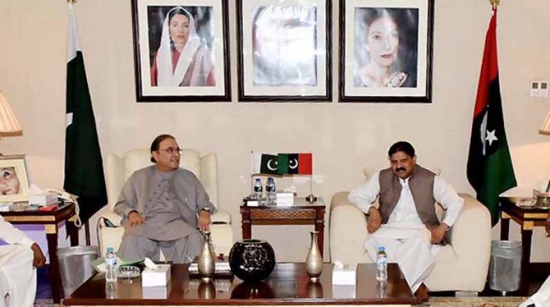 زرداری نے ایک ہی وقت میں مسلم لیگ ن اور پی ٹی آئی کی بڑی وکٹیں گرا دیں
