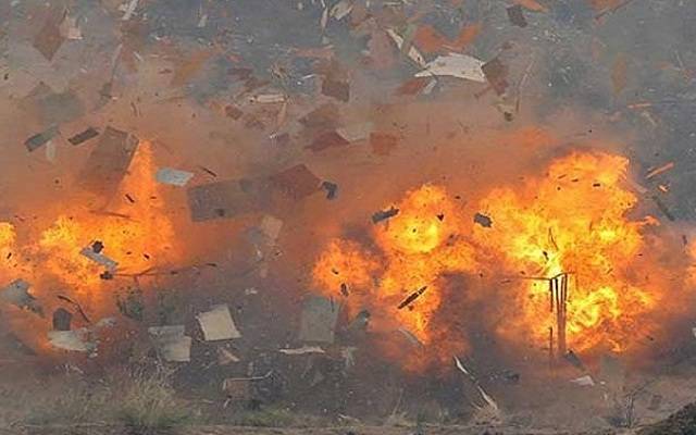اٹک میں حساس ادارے کی بس پر فائرنگ اور دھماکہ ، 2 افراد جاں بحق، 13 زخمی