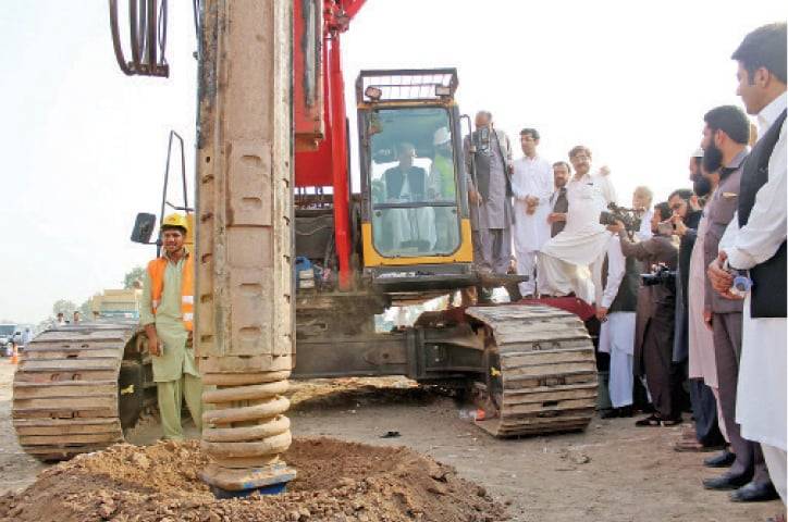 پشاور میٹرو بس منصوبے کے سی ای او کی برطرفی کے بعد پروجیکٹ افسران مستعفی