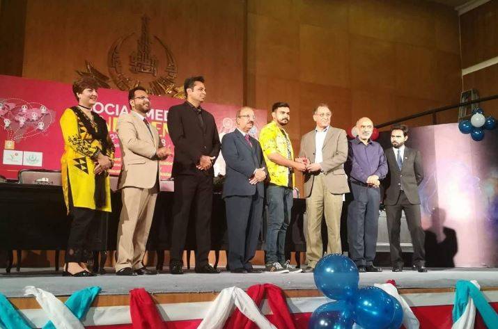 وقت آگیا ہے کہ سوشل میڈیا کو ادارہ تسلیم کرکے اسکی سمت درست کی جائے، پازیٹو پاکستان