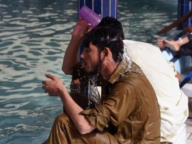 ملک کے بیشتر علاقوں میں شدید گرمی،آئندہ 24 گھنٹے میں موسم خشک اور گرم رہنے کی پیشگوئی