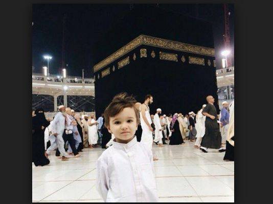 حرم شریف میں معتمرین کے بچوں میں خصوصی کارڈ  ز تقسیم