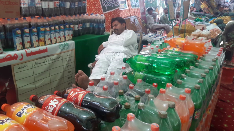 جلالپور بھٹیاں رمضان بازار ،فلاپ بازار ، گاہک غائب ، دکاندار خواب خرگوش کے مزے لینے لگے 
