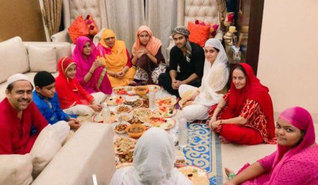 بھارتی اداکارہ دپیکا کی افطاری کرتے ہوئے تصاویر وائرل 