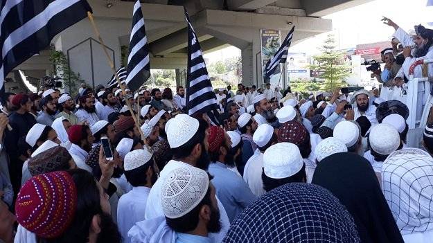فاٹا انضمام بل کی منظوری:جے یو آئی (ف) کا کے پی کے اسمبلی کے باہر احتجاجی مظاہرہ