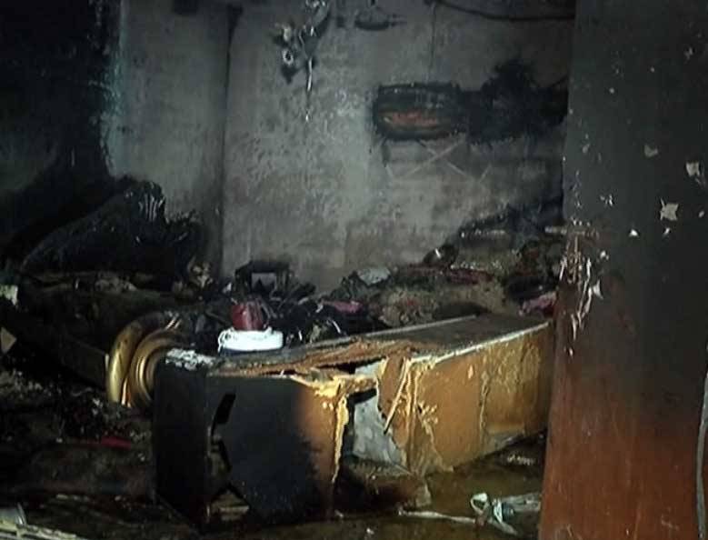 کراچی، خاتون نے گھر کو آگ لگا کر 8 افراد کو ابدی نیند سُلا دی