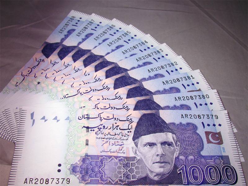 ہزار کے نوٹ میں قومی پرچم کا رنگ تبدیل کرنے پر اسٹیٹ بینک کو نوٹس جاری
