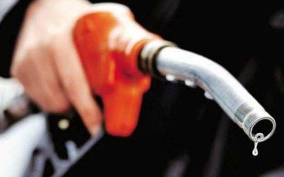 حکومت کا پیٹرول مہنگا نہ کرنے کا اعلان 