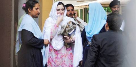 بہنوں اور بیٹیوں کےلئے خوشخبری ہے ،سپریم کورٹ پہنچو آپ کو انصاف ملے گا :عائشہ احمد ملک