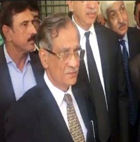 چیف جسٹس کا جناح ہسپتال کا دورہ، ایم ایس اور پرنسپل کی سرزنش