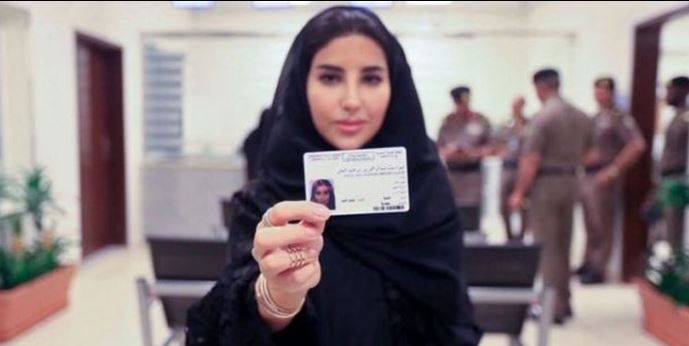سعودی خواتین کو ڈرائیونگ کی اجازت ملنے کے بعد پہلا ڈرائیونگ لائسنس جاری 