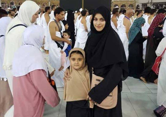 اداکارہ نورکی عمرہ ادائیگی کے دوران عمران خان اور بشریٰ کیساتھ ملاقات