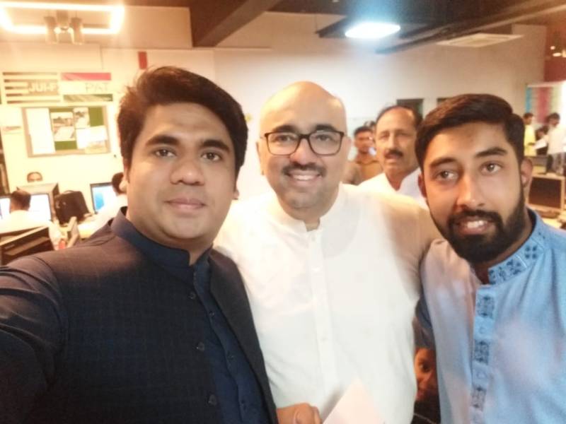 چیئر مین نئی بات میڈیا نیٹورک پروفیسر ڈاکٹر چوہدری عبدالرحمٰن نے نیوٹی وی ٹیم کے ساتھ عید کے پر مسرت لمحات گزارے 