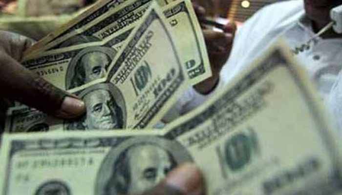 انٹربینک میں ڈالر 61 پیسے مہنگا، 122 روپے کی بلند ترین سطح پر آگیا