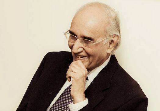 معروف مزاح نگار مشتاق یوسفی 94 برس کی عمر میں انتقال کرگئے
