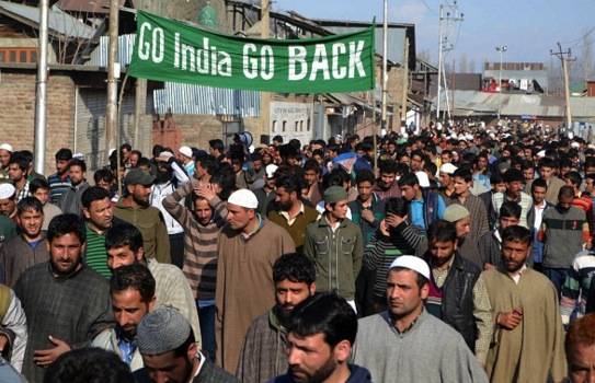 صحافی کے قتل کے خلاف مقبوضہ کشمیر میں ہڑتال جاری ، مظاہرے