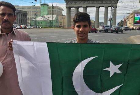 پاکستانی نوجوان فیفا ورلڈ کپ کے میچ میں سکا اچھالے گا