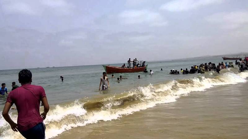  گڈانی، سمندر میں 17 افراد ڈوب گئے، 4 لاشیں نکال لی گئیں
