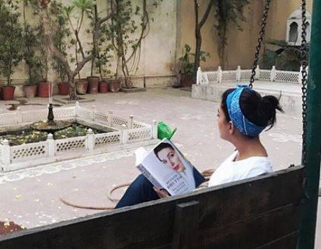 مہوش حیات نے بینظیر بھٹو کا کردار نبھانے کیلئے تیاریاں شروع کر دیں 