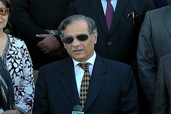 چیف جسٹس کا لاڑکانہ چانڈ ہسپتال کا دورہ،لیبارٹری کی ابتر حالت پر ایم ایس پر برہم