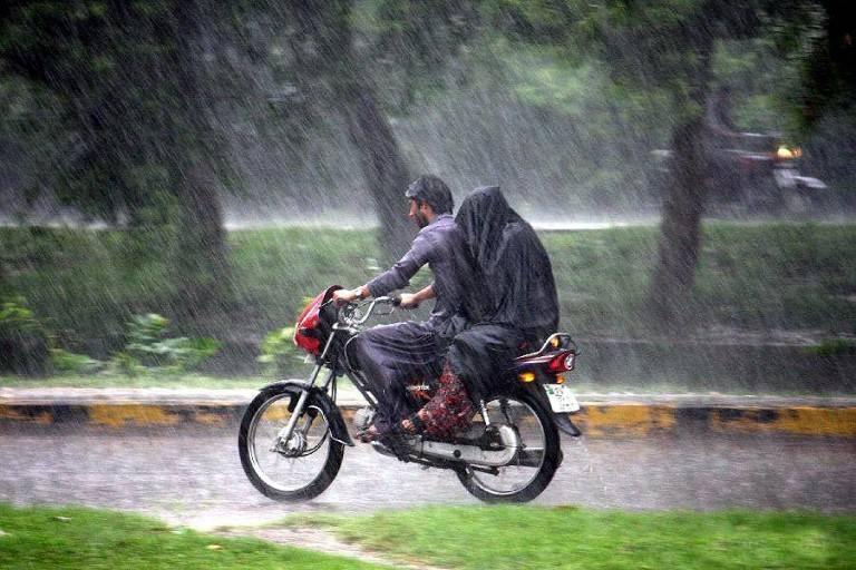 لاہور اور گردو نواح میں وقفے وقفے سے بارش جاری