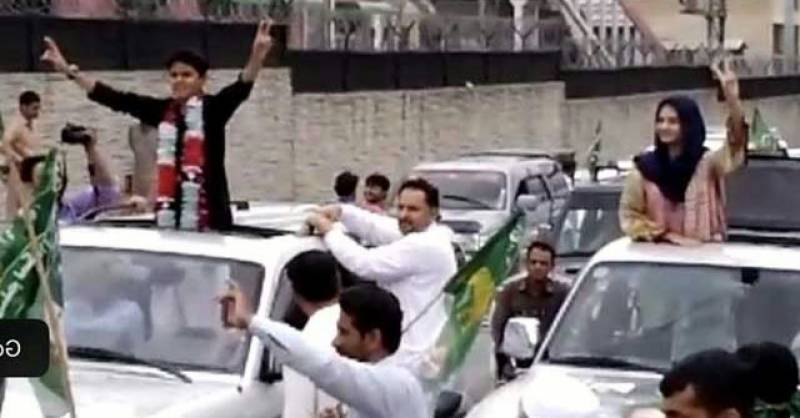 زیرحراست(ن) لیگی رہنما قمر السلام کے بیٹے اور بیٹی کی سیاست میں انٹری