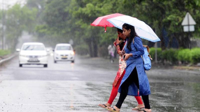 آئندہ چوبیس گھنٹوں کے دوران لاہور سمیت مختلف شہروں میں بارش کا امکان