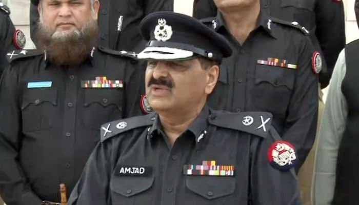 'جس مجرم پر ہاتھ ڈالو اس کا کسی سیاسی جماعت سے رابطہ ہوتا ہے'