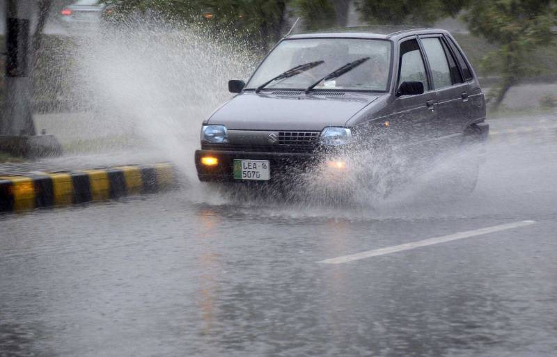  لاہور سمیت پنجاب کے مختلف شہروں میں وقفے وقفے سے بارش جاری