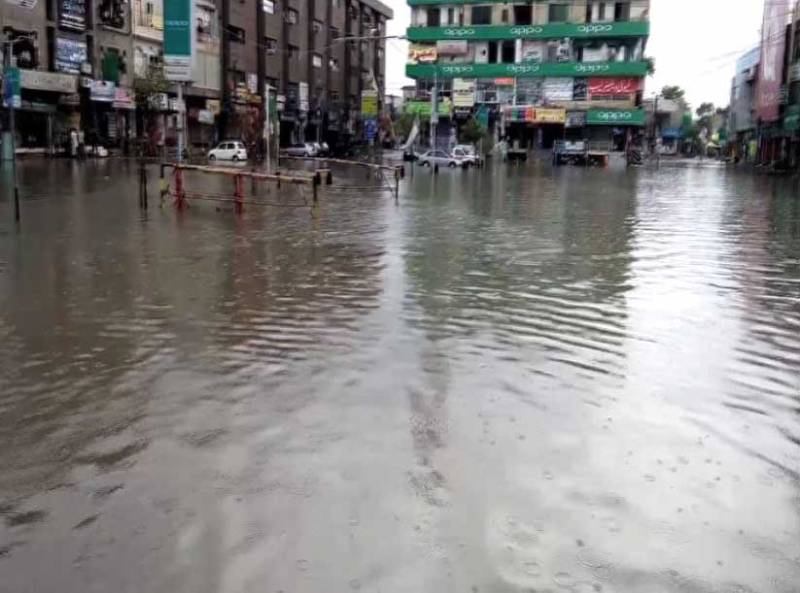 لاہور میں طوفانی بارش، شہر ڈوب گیا، کرنٹ لگنے سے 5 افراد جاں بحق