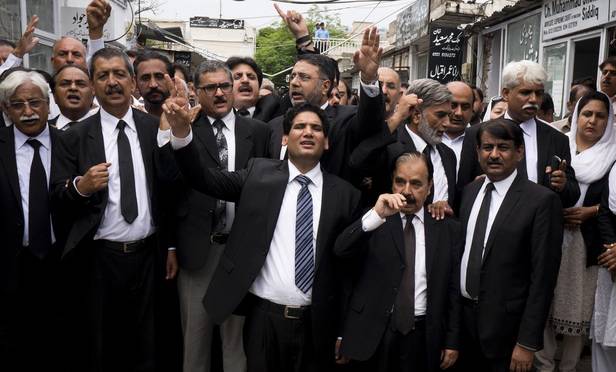 سپریم کورٹ کا 2005 سے اب تک وکلا کی تمام ڈگریوں کی تصدیق کا حکم