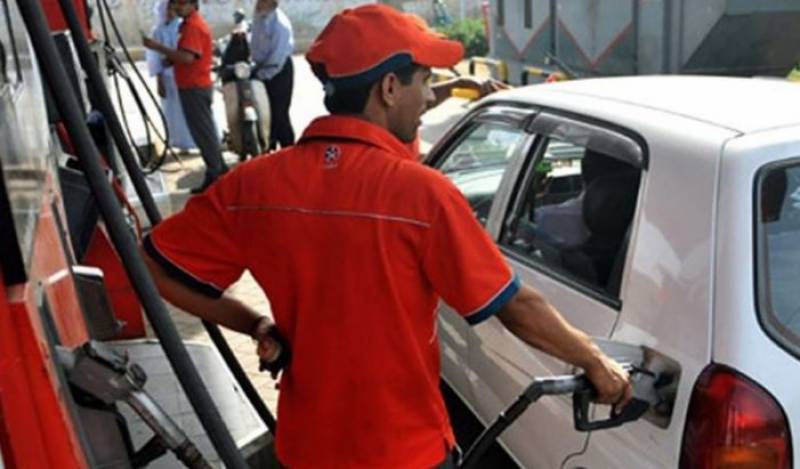 نگراں حکومت نے پیٹرولیم مصنوعات میں کمی کا اعلان کر دیا 
