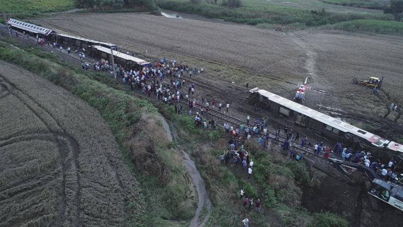 ترکی، مسافر ٹرین کی 6 بوگیاں پٹری سے اتر گئیں، 24 افراد ہلاک