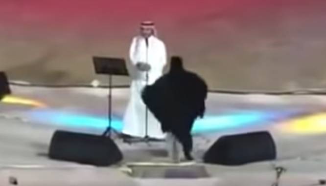 سعودی عرب میں خاتون کا مرد کو گلے لگانا مہنگا پڑ گیا