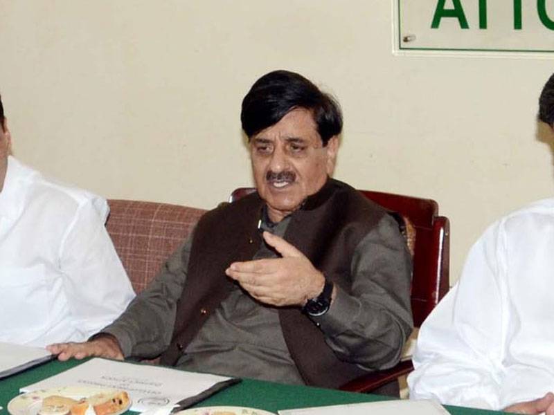 سابق وفاقی وزیر شیخ آفتاب اور ان کے بیٹے کی گاڑی پر فائرنگ،دونوں محفوظ رہے