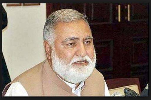 اکرم خان درانی کے قافلے پر فائرنگ، سابق وزیر اعلیٰ خیبر پختونخوا محفوظ رہے