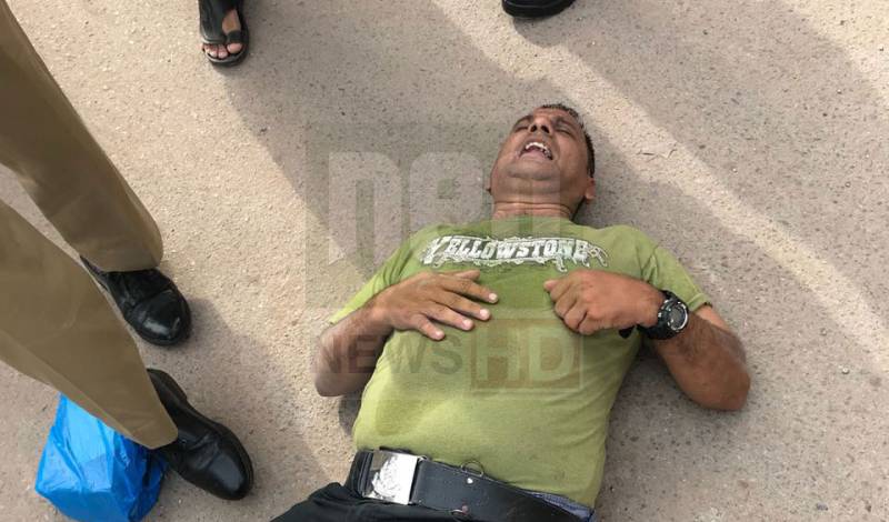 کراچی، جعلی پولیس اہلکار ووٹ ڈالتے ہوئے پکڑا گیا