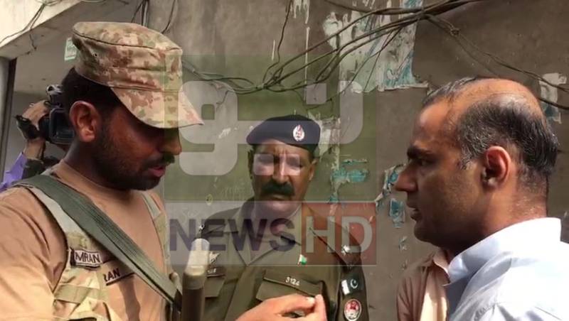 عابد شیر علی نے این اے 108 میں پولنگ رکوا دی
