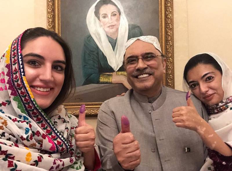نگران وزیراعظم ناصرالملک، آصف زرداری اور سینیٹ چیئرمین نے ووٹ کاسٹ کر دیا