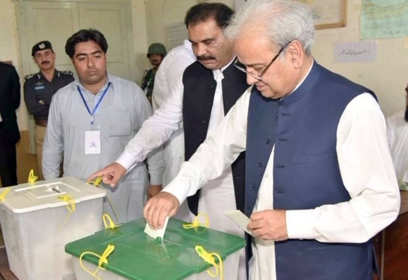 نگران وزیراعظم ناصرالملک، آصف زرداری اور سینیٹ چیئرمین نے ووٹ کاسٹ کر دیا