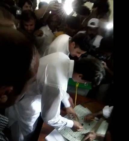 عمران خان کے سرعام ووٹ ڈالنے پر ریحام خان نے ایسی بات کہہ دی کہ عمران خان بھی حیران رہ گئے 