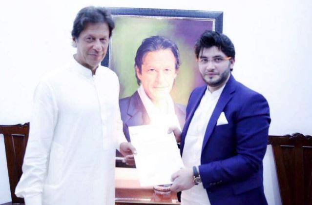 پشاور زلمی کے چیئرمین جاوید آفریدی کی عمران خان کو مبارکباد