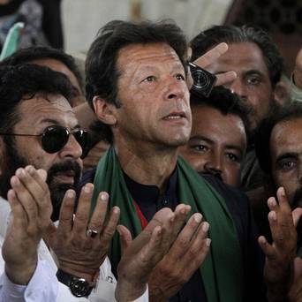 عمران خان کی نواز شریف کی جلد صحت یابی کیلئے دعا