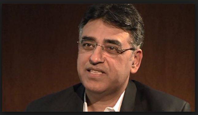 اسد عمر نے ہفتے کے روز چھٹی ختم کرنے سے متعلق خبروں کی تردید کردی