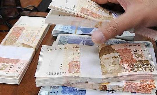 مقامی اوپن کرنسی مارکیٹ میں ڈالر کے مقابلے پاکستانی روپیہ تگڑا ہوگیا, ڈالر122روپے کی سطح پر آ گیا