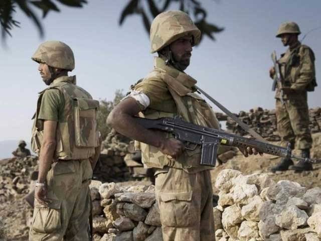 بنوں میں فورسز اور دہشت گردوں میں جھڑپ، کالعدم تنظیم کا اہم کمانڈر ہلاک