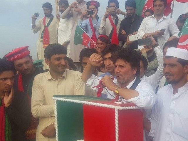 چائے والا پی ٹی آئی کے ٹکٹ پر ایم این اے بن گیا