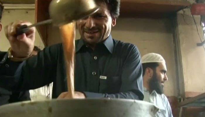 تحریک انصاف کا ‘چائے والا‘ ایم این اے گل ظفر کروڑ پتی نکلا