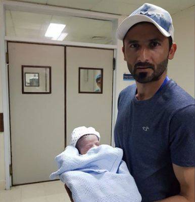 فاسٹ باﺅلر جنید خان بیٹے کے باپ بن گئے،تصاویر سوشل میڈیا پر شیئر
