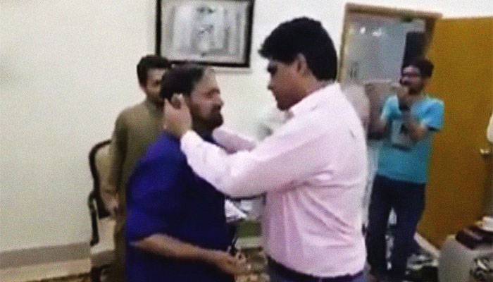 تشدد کا نشانہ بننے والے شہری نے پی ٹی آئی کے رکن اسمبلی کو معاف کر دیا